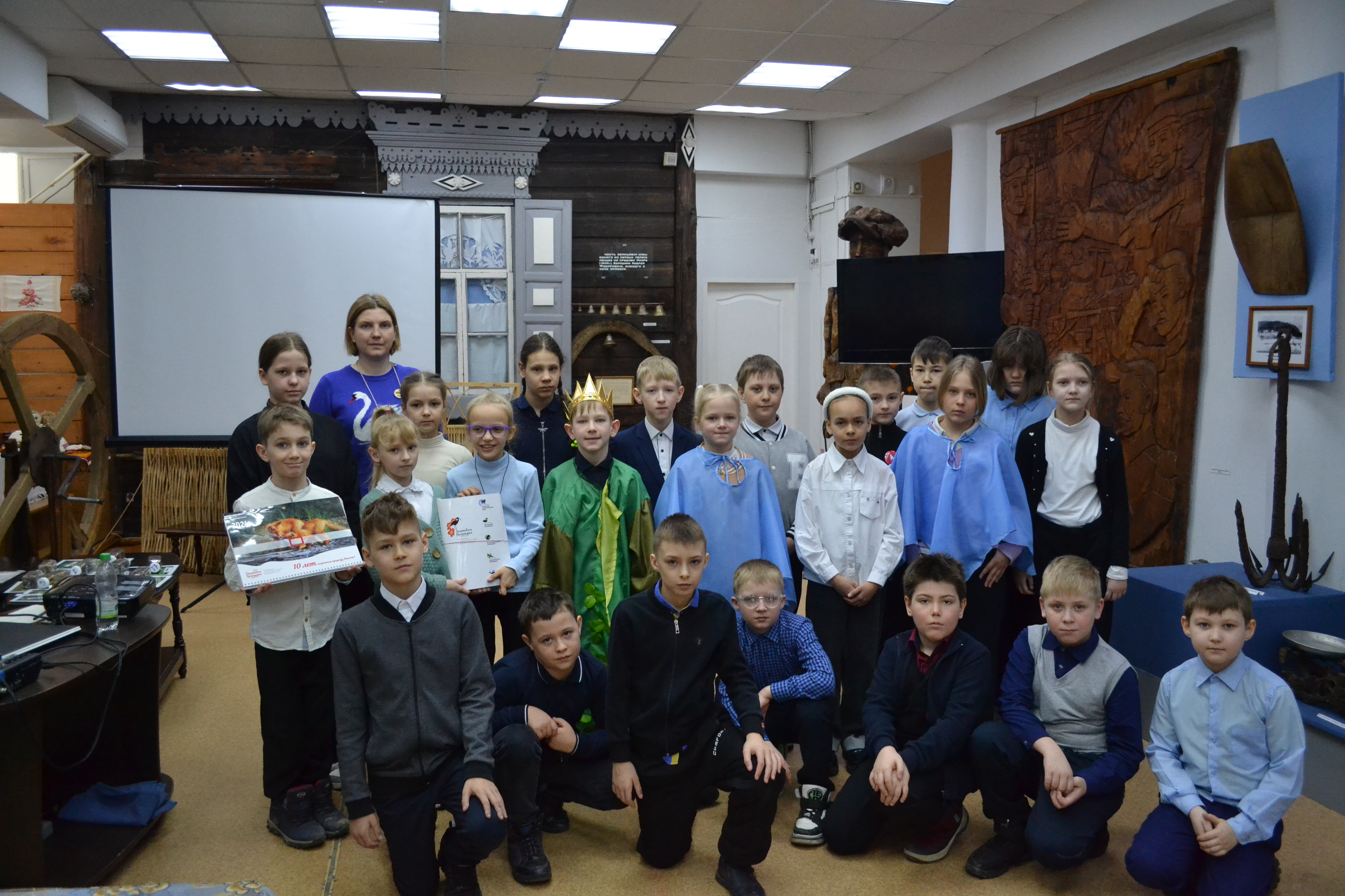 класс с учениками. таблица умножения на 2 и 3. урок в школе. урок 7 и 2. урок 7 и 2.