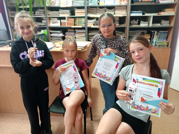 Конкурсно-игровая программа "Веселое путешествие на планету знаний"