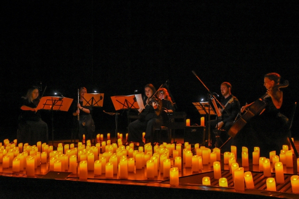 "При в свете тысячи свечей"