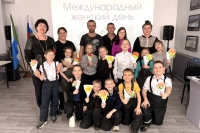 Мастер-класс по изготовлению букета цветов из цветной бумаги для мам и бабушек.