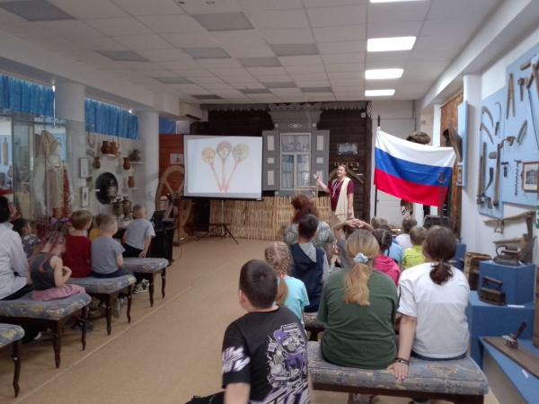 Тематическая экскурсия "Флаг России"