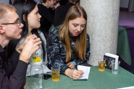 "Ум и молодость!"