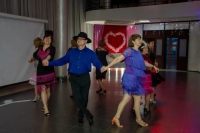 "Танцующий март!"